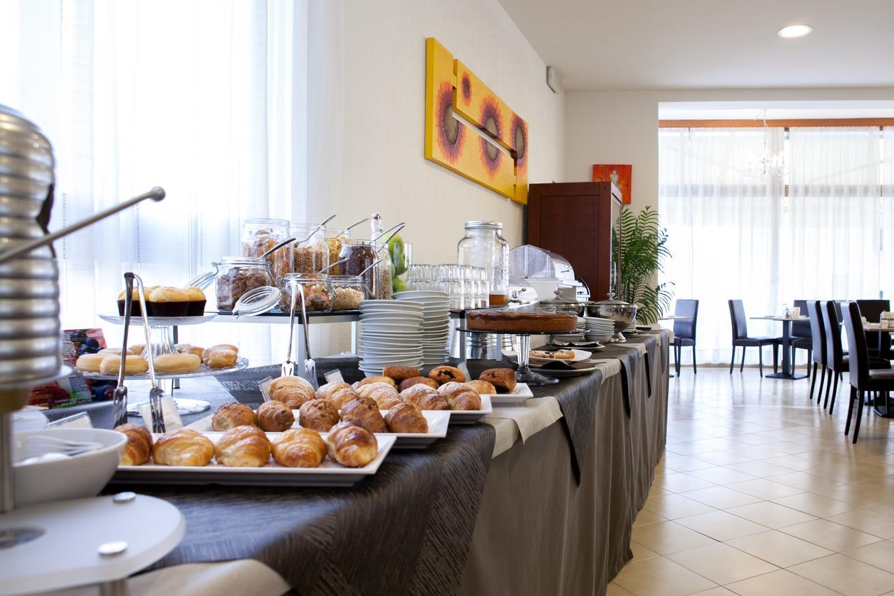 Hotel Umberto Lido di Jesolo Buitenkant foto